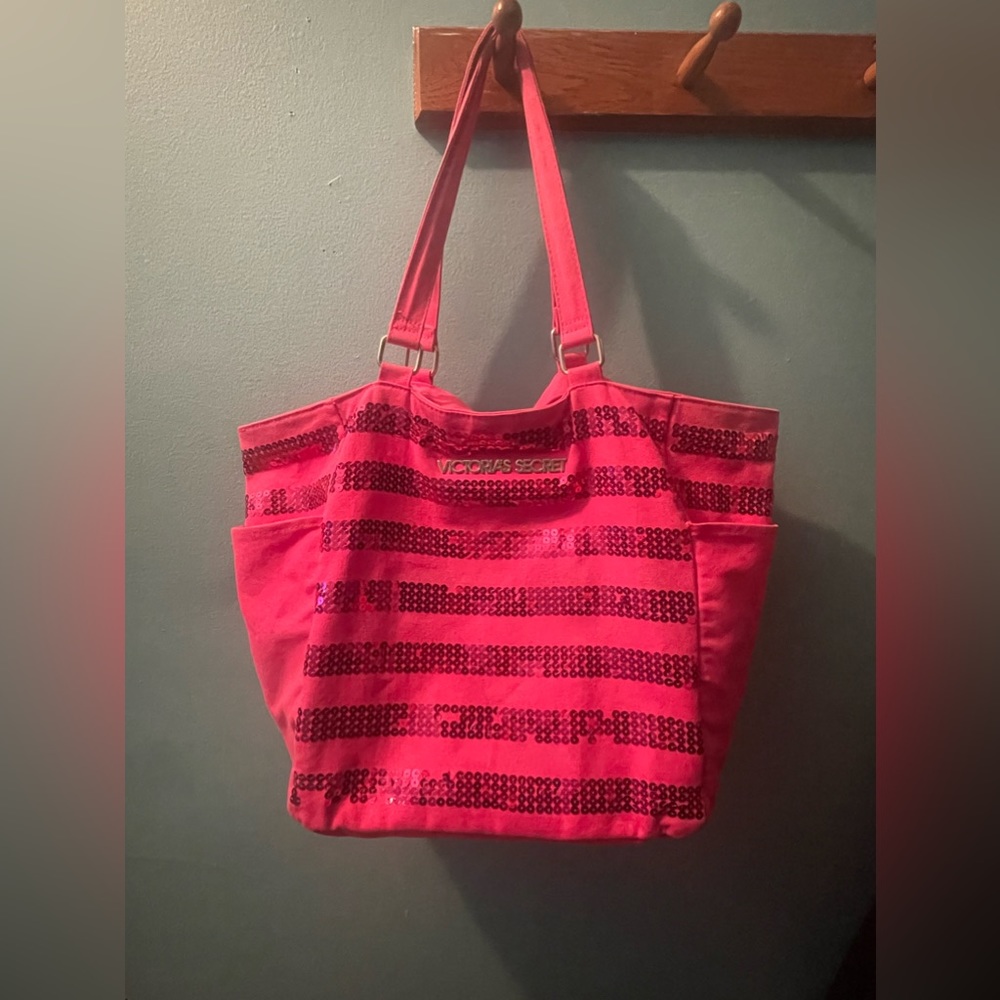 Pink Victorias Secret tote bag. Pre-owned condition.